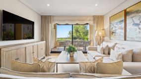 Apartamento en venta en Los Arqueros, Benahavis