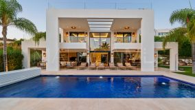 Villa for sale in Nueva Andalucia, Marbella