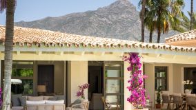 Villa for sale in La Cerquilla, Nueva Andalucia