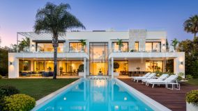 Muy bonita y elegante villa de diseño arquitectónico en Marbella Este