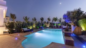 Villa for sale in Los Naranjos, Nueva Andalucia