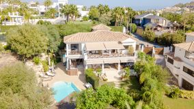 Villa for sale in Los Naranjos, Nueva Andalucia