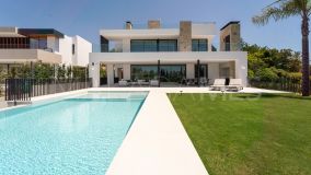 Villa for sale in Los Naranjos Golf, Nueva Andalucia