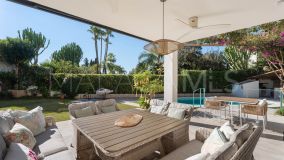 Villa for sale in El Rosario, Marbella Est