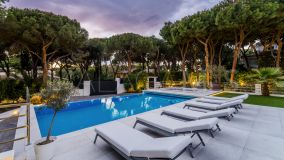 Villa for sale in Hacienda las Chapas, Marbella Öst