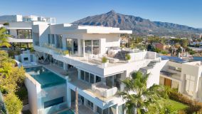 Villa for sale in Nueva Andalucia, Marbella