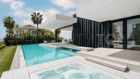 Exquisite Frontline Golf 4-Bedroom Villa n La Alqueria, Benahavis