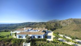 Villa de cinco dormitorios con impresionantes vistas panorámicas en Monte Mayor, Benahavis.