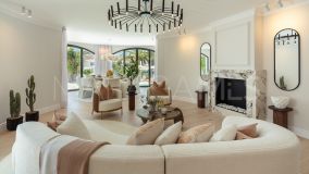 Villa for sale in Aloha, Nueva Andalucia