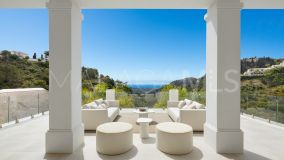 Villa for sale in El Madroñal, Benahavis