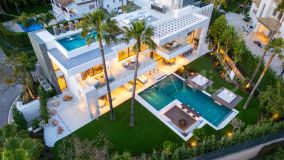 Villa for sale in Atalaya de Rio Verde, Nueva Andalucia