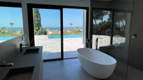 Villa en venta en Elviria, Marbella Este