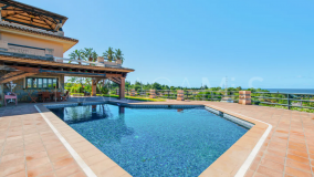 Finca for sale in Estepona East