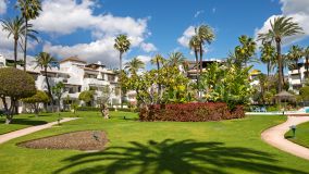 Appartement rez de chaussée for sale in Alcazaba Beach, Estepona Est
