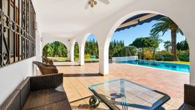 Villa en venta en Atalaya, Estepona Este