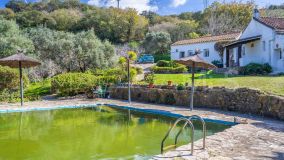 Villa for sale in Casares