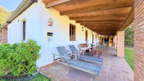 Villa for sale in Casares