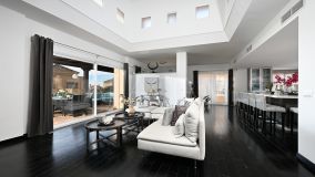 Zweistöckiges Penthouse zu verkaufen in Hacienda Elviria, Marbella Ost