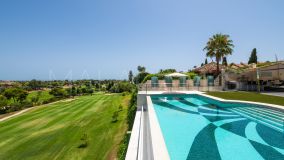 Villa for sale in Aloha, Nueva Andalucia