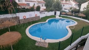 Adosado en venta en El Capricho, Marbella Golden Mile