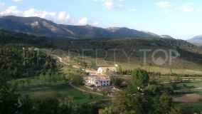 Fabulous estate situated in the foothills of the Segura and Cazorla Sierra in the province of Granada.
