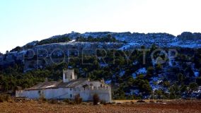 Fabulous estate situated in the foothills of the Segura and Cazorla Sierra in the province of Granada.