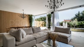 Upscale Ground Floor Apartment with sea views in Nueva Andalucia, Marbella