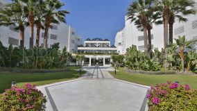 Duplex planta baja en venta de 6 dormitorios en Marbella - Puerto Banus