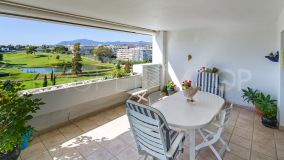 Bright flat in Guadalmina, with stunning golf views