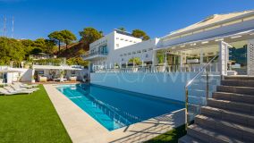 Villa for sale in Estepona