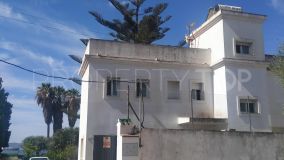 Se vende villa con 6 dormitorios en La Linea de la Concepcion