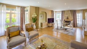 Villa for sale in Buenas Noches, Estepona West