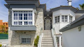 Villa for sale in Buenas Noches, Estepona West