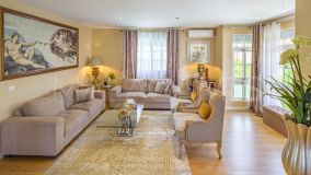 Villa for sale in Buenas Noches, Estepona West