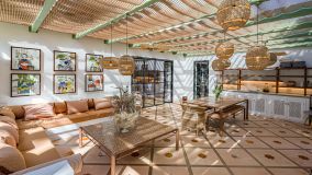 Villa for sale in Aloha, Nueva Andalucia