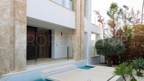 For sale villa in Rio Verde Playa with 3 bedrooms