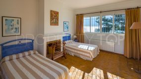 Estepona Playa, villa de 4 dormitorios en venta