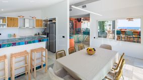 Comprar villa en Estepona con 4 dormitorios