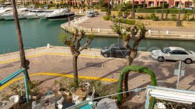 Well presented 3 bedroom apartment on the Sotogrande Port