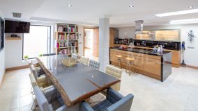 Villa en venta en Nueva Andalucia, Marbella