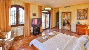 Villa for sale in Nueva Andalucia, Marbella