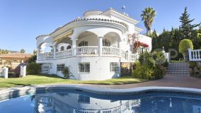 Family villa located in an elevated position next to the golf course of Torrequebrada