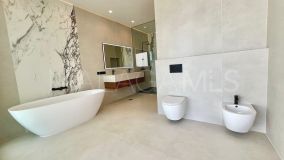 Villa en venta en Elviria, Marbella Este