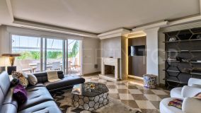 Nueva Andalucía: Designer Apartment in Vista Real