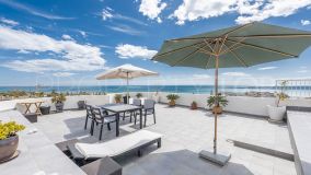 Bright penthouse 200m from the beach with stunning sea views