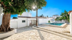 Villa for sale in El Rosario, Marbella East