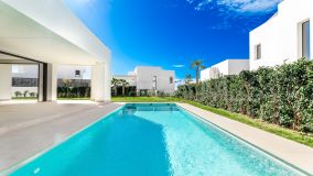 Villa for sale in Rio Real, Marbella Est