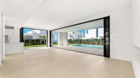 Villa for sale in Rio Real, Marbella Est