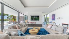 Villa for sale in La Alqueria, Benahavis