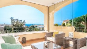 Magnífico apartamento en la playa de Elviria con vistas al mar